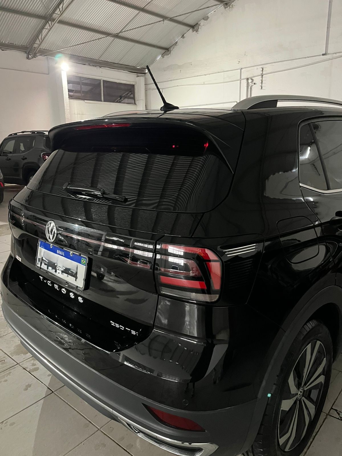 Carro preto exterior detalhado - Pirata Lava Car